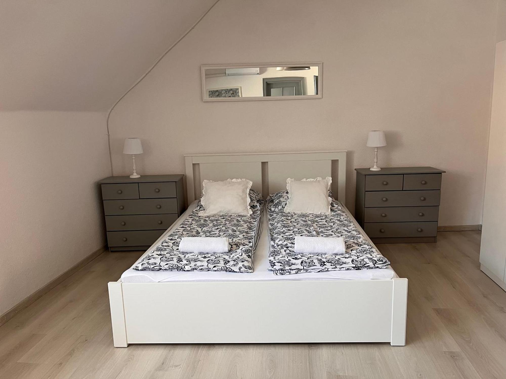 אגר Pacsirta Apartman Grand מראה חיצוני תמונה