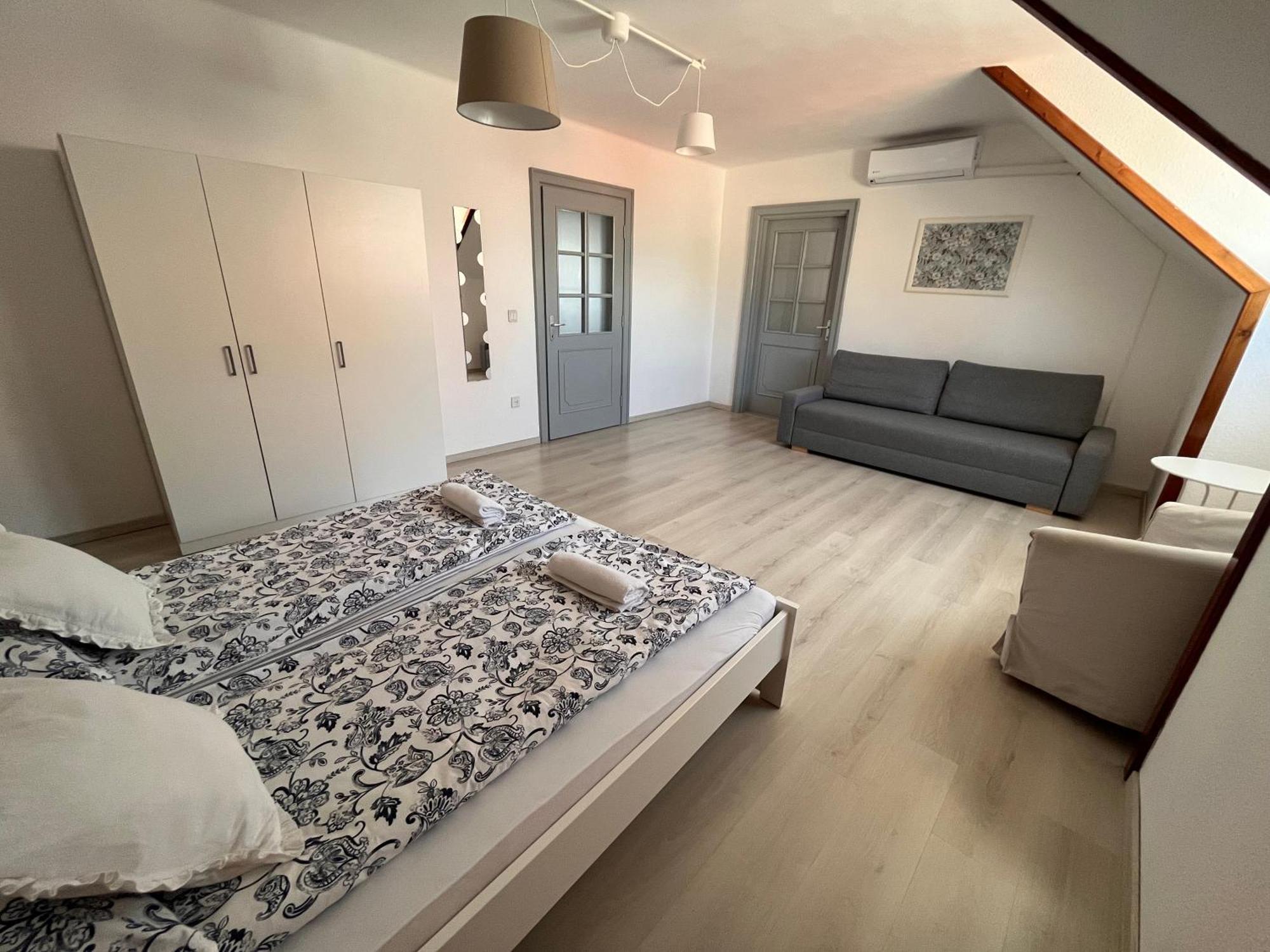אגר Pacsirta Apartman Grand מראה חיצוני תמונה