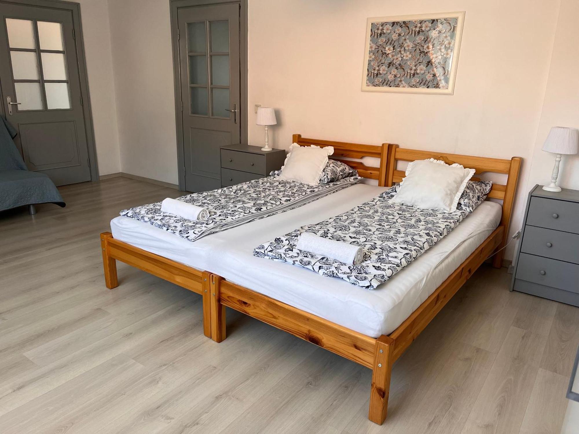 אגר Pacsirta Apartman Grand מראה חיצוני תמונה