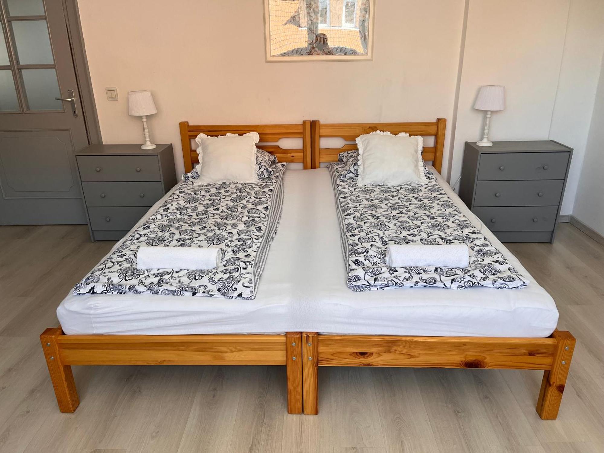 אגר Pacsirta Apartman Grand מראה חיצוני תמונה